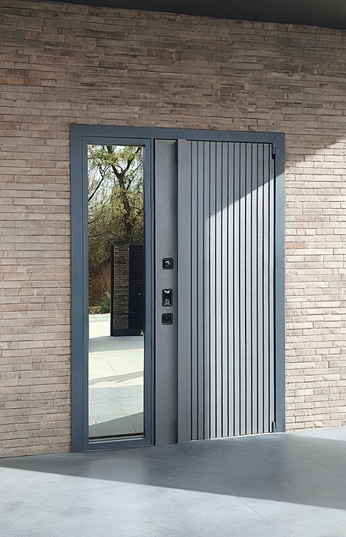 Дверь со стеклом сбоку Дверь со стеклом сбоку