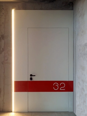 Дверь в жилом комплексе