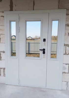 Нестандартная дверь со стёклами